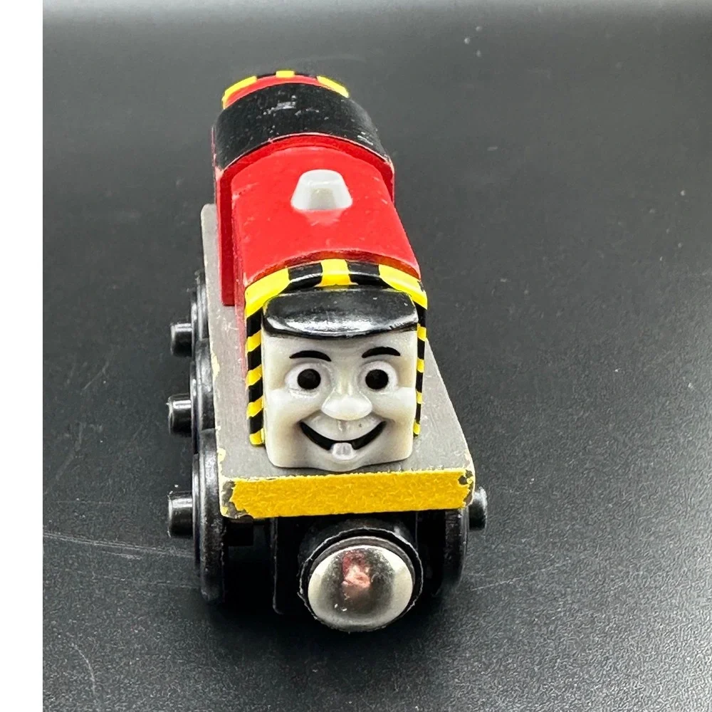 Learning‎ Curve 2003 Salty Thomas Wooden Railway Train Red Magnetic Diesel Vtg
